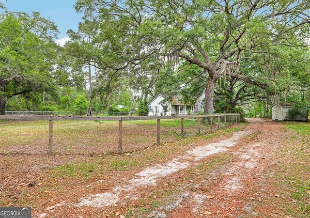 Homes for sale in Waynesville, GA | 895 Lynn Rd, Waynesville, GA 31566 | MLS# 10759365