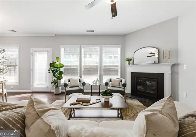 Photo 3 of Sale Pending at 525 Coral St, Marietta, GA 30064 | MLS# 10817985 | Listing updated on 2026-08-10