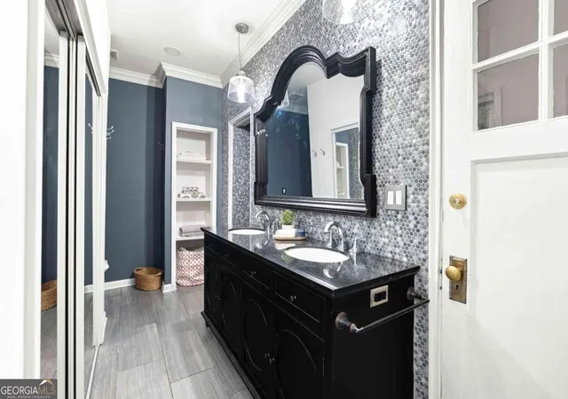 Listing Photo 5 - Condo for sale in building located at 754 Juniper St Ne, Atlanta, GA 30308 - Unit #2