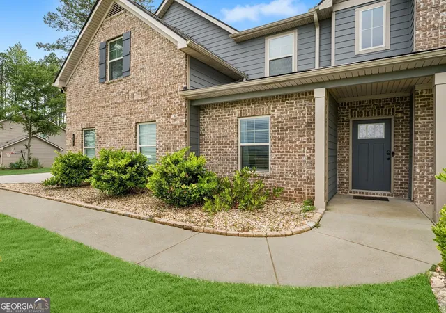 Photo 2 of Single family home for sale at 405 Mcdonough Rd, Fayetteville, GA 30214 | MLS# 10823567 | Listing updated on 2026-08-22