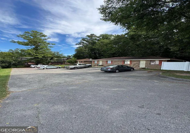 3rd image of 912 W Crawford St, Dalton, GA 30720 | MLS# 10594215