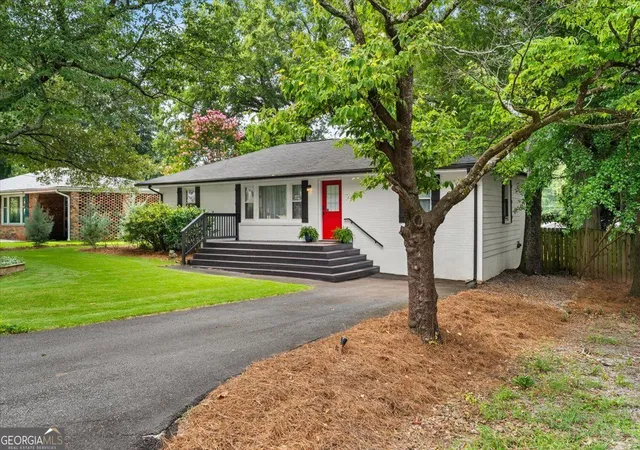 2nd image of 1546 Cloverdale Dr Se, Marietta, GA 30067 | MLS# 10813005