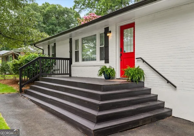 3rd image of 1546 Cloverdale Dr Se, Marietta, GA 30067 | MLS# 10813005