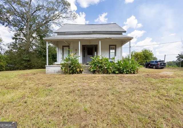 Photo 1 of Single family home for sale at 4122 Jacksonville St, Heflin, AL 36264 | MLS# 10608245 | Listing updated on 2026-02-12