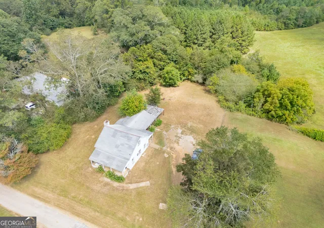 Photo 2 of Single family home for sale at 4122 Jacksonville St, Heflin, AL 36264 | MLS# 10608245 | Listing updated on 2026-02-12