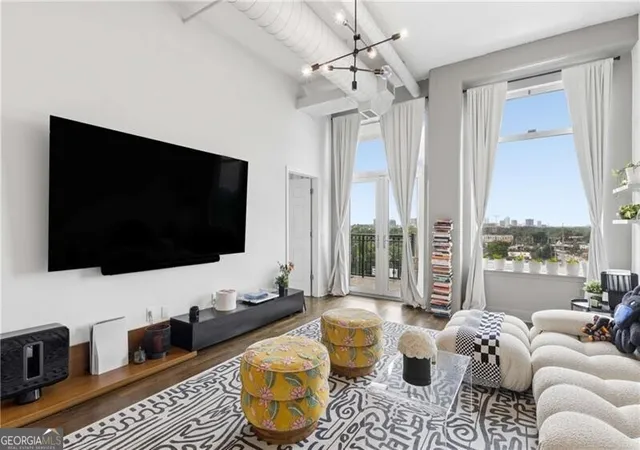 Photo 2 of Condo for sale at 3820 Roswell Rd Ne #1005, Atlanta, GA 30342 | MLS# 10824919 | Listing updated on 2026-08-27