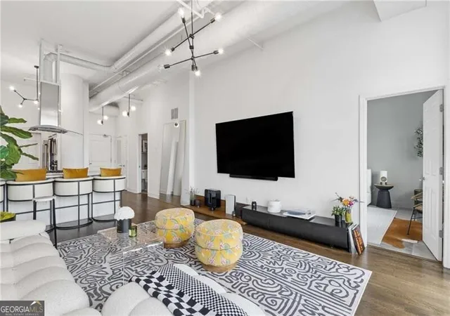 Photo 4 of Condo for sale at 3820 Roswell Rd Ne #1005, Atlanta, GA 30342 | MLS# 10824919 | Listing updated on 2026-08-27