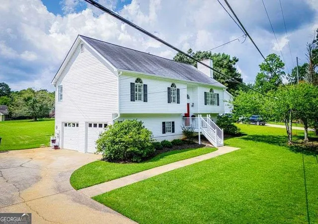 Photo 4 of Sale Pending at 4265 E Chapel Hl Rd, Douglasville, GA 30135 | MLS# 10821032 | Listing updated on 2026-10-14