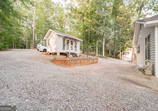 Photo 3 of Sale Pending at 301 Thomas Dr, Eatonton, GA 31024 | MLS# 10795477 | Listing updated on 2026-09-19