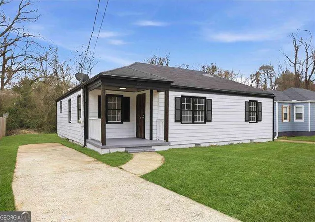 Photo 2 of Single family home for sale at 745 Lee Andrews Ave Se, Atlanta, GA 30315 | MLS# 10822956 | Listing updated on 2026-08-24