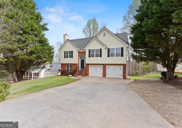Photo 3 of Single family home for sale at 7219 Plum Crk Dr, Gainesville, GA 30507 | MLS# 10706805 | Listing updated on 2026-09-24