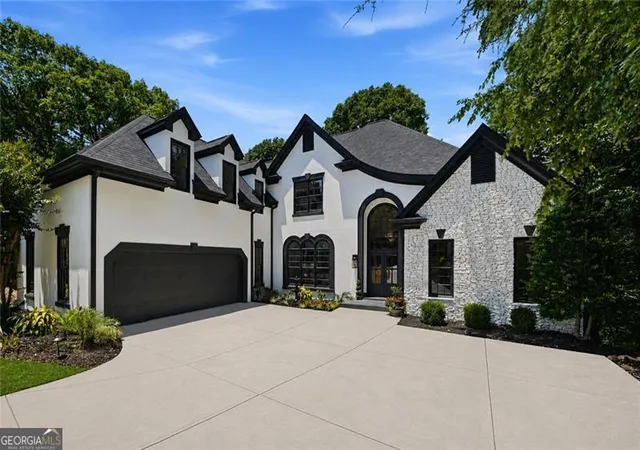 Photo 2 of Mansion for sale at 945 Waters Reach Ct, Alpharetta, GA 30022 | MLS# 10779916 | Listing updated on 2026-09-16