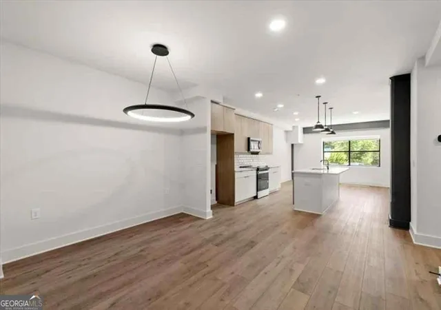 Listing Photo 4 - Condo for sale in building located at 108 Park Pl Unit 107, Decatur, GA 30030 - Unit #UNIT 107