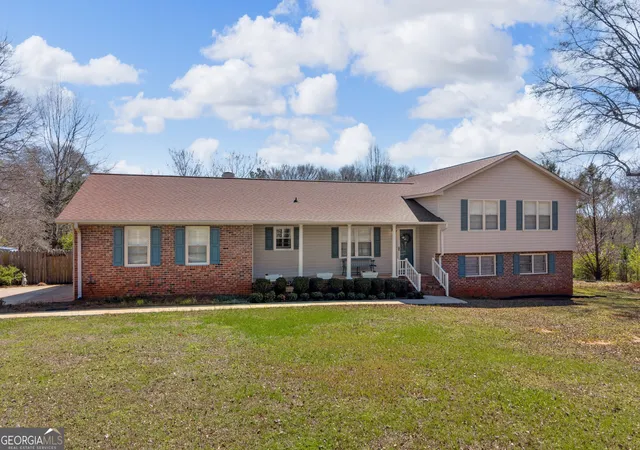 Homes for sale in Royston, GA | 80 Riverbend Cir, Royston, GA 30662 | MLS# 10710789