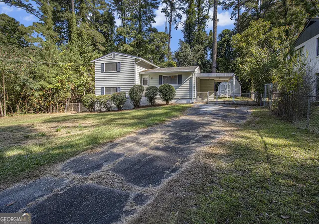 Photo 2 of Single family home for sale at 1961 Kenwood Rd Se, Smyrna, GA 30082 | MLS# 10610390 | Listing updated on 2026-07-21