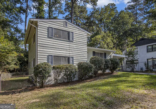 Photo 3 of Single family home for sale at 1961 Kenwood Rd Se, Smyrna, GA 30082 | MLS# 10610390 | Listing updated on 2026-07-21
