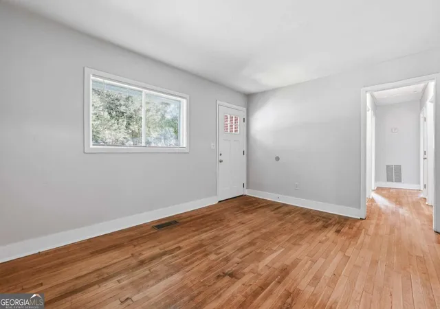 Photo 4 of Single family home for sale at 2889 Delray Dr Nw, Atlanta, GA 30318 | MLS# 10819796 | Listing updated on 2026-08-30