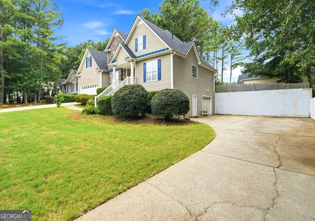 Photo 2 of Single family home for sale at 865 Whitby Dr, Douglasville, GA 30134 | MLS# 10813027 | Listing updated on 2026-10-16