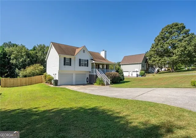 Photo 3 of Single family home for sale at 731 Calloway Dr, Rockmart, GA 30153 | MLS# 10835447 | Listing updated on 2026-09-06
