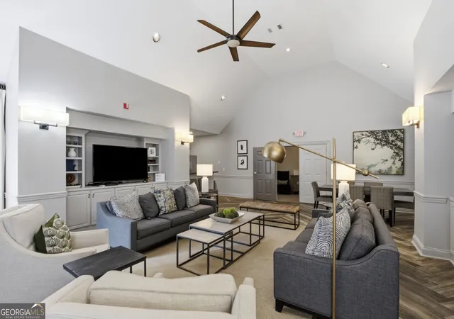 Listing Photo 2 - Condo for sale in building located at 211 Colonial Homes Dr Nw, Atlanta, GA 30309 - Unit #2203