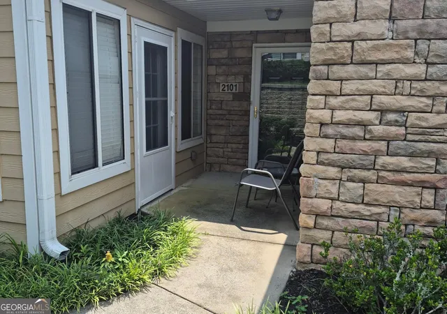 Photo 3 of Condo for sale at 2191 Rockbridge Rd #2101, Stone Mountain, GA 30087 | MLS# 10813092 | Listing updated on 2026-08-09
