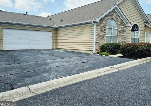 Photo 3 of Condo for sale at 2191 Rockbridge Rd #2101, Stone Mountain, GA 30087 | MLS# 10813092 | Listing updated on 2026-08-09