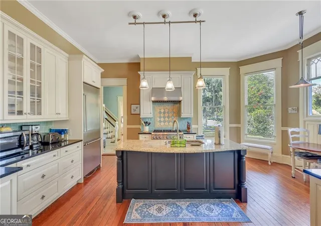 3rd image of 827 Union St, Brunswick, GA 31520 | MLS# 10799484