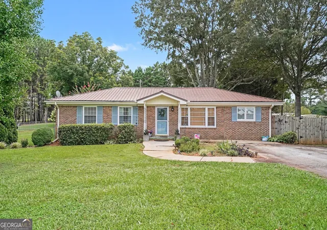 3rd image of 4074 Newnan Rd, Griffin, GA 30223 | MLS# 10818817