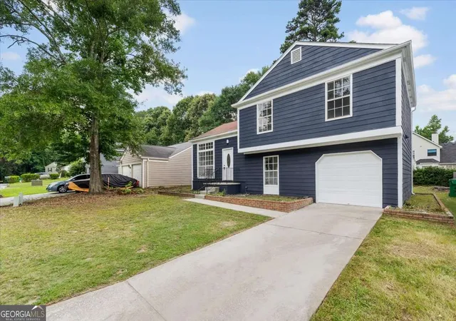 Photo 3 of Single family home for sale at 6653 Eastbriar Dr, Lithonia, GA 30058 | MLS# 10800126 | Listing updated on 2026-09-04