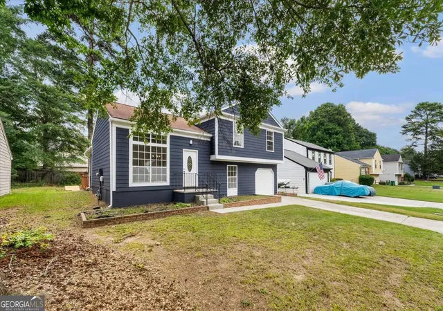 Photo 3 of Single family home for sale at 6653 Eastbriar Dr, Lithonia, GA 30058 | MLS# 10800126 | Listing updated on 2026-09-04