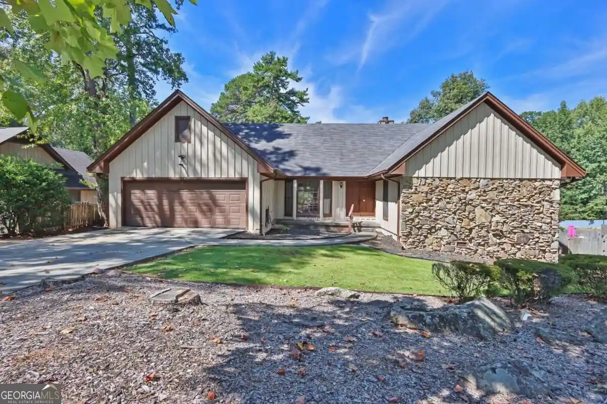 Photo 1 of Single family home for sale at 1749 Hidden Hills Pkwy, Stone Mountain, GA 30088 | MLS# 10874283 | Listing updated on 2026-10-30