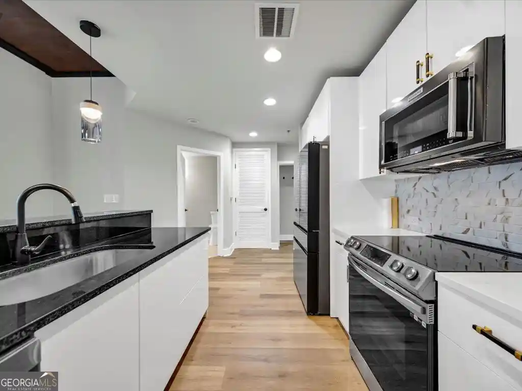 Photo 1 of Condo for sale at 3324 Peachtree Rd Ne #1018, Atlanta, GA 30326 | MLS# 10827445 | Listing updated on 2026-10-05