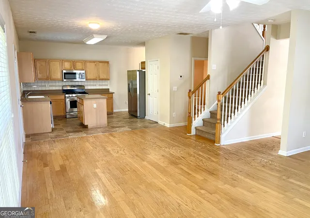 3rd image of 960 Millrace Wy, Sugar Hill, GA 30518 | MLS# 10813386