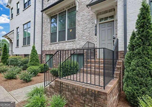 1st image of 820 Fair View Cir, Roswell, GA 30076 | MLS# 10802302