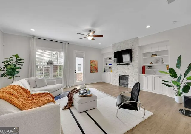 2nd image of 820 Fair View Cir, Roswell, GA 30076 | MLS# 10802302