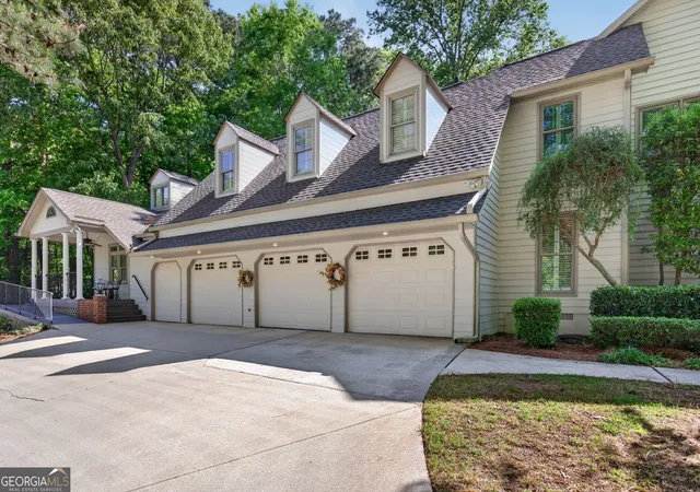 Photo 3 of Single family home for sale at 101 Colonnade Dr, Peachtree City, GA 30269 | MLS# 10734547 | Listing updated on 2026-07-24