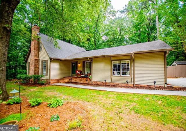 2nd image of 100 Camp Dr, Carrollton, GA 30117 | MLS# 10778450