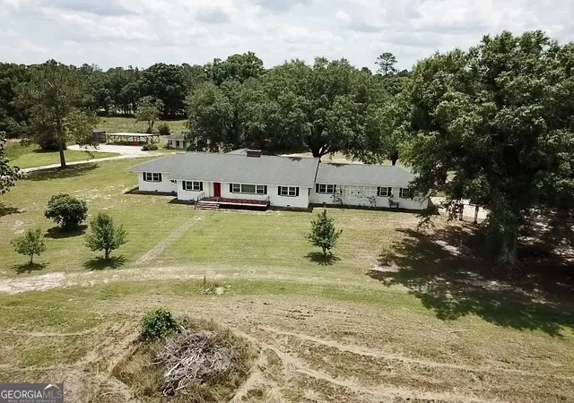 Homes for sale in Alma, GA | 1402 W 12th St, Alma, GA 31510 | MLS# 10770950
