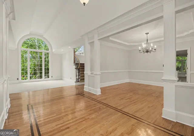 Photo 4 of Sale Pending at 200 Wicklawn Wy, Roswell, GA 30076 | MLS# 10822776 | Listing updated on 2026-10-30