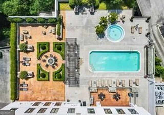 Listing Photo 2 - Condo for sale in building located at 2277 Peachtree Rd Ne, Atlanta, GA 30309 - Unit #610