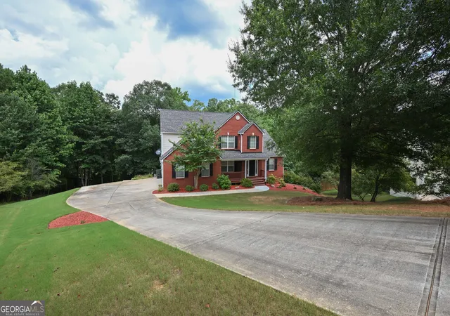 2nd image of 529 Plantation Creek Dr, Loganville, GA 30052 | MLS# 10822698