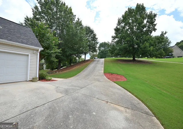 3rd image of 529 Plantation Creek Dr, Loganville, GA 30052 | MLS# 10822698