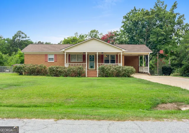 2nd image of 827 Betty St, Sandersville, GA 31082 | MLS# 10824897