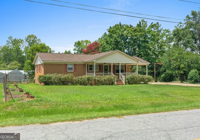 3rd image of 827 Betty St, Sandersville, GA 31082 | MLS# 10824897