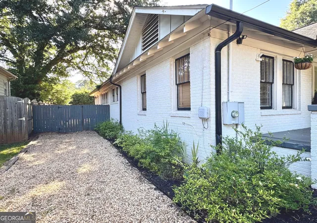 Photo 4 of Sale Pending at 372 Morgan Pl SE, Atlanta, GA 30317 | MLS# 10795107 | Listing updated on 2026-09-08