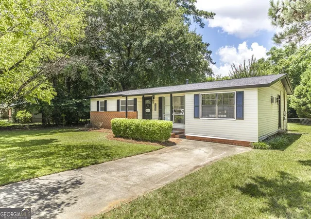 Homes for sale in Warner Robins, GA | 103 Lake Dr, Warner Robins, GA 31088 | MLS# 10796947