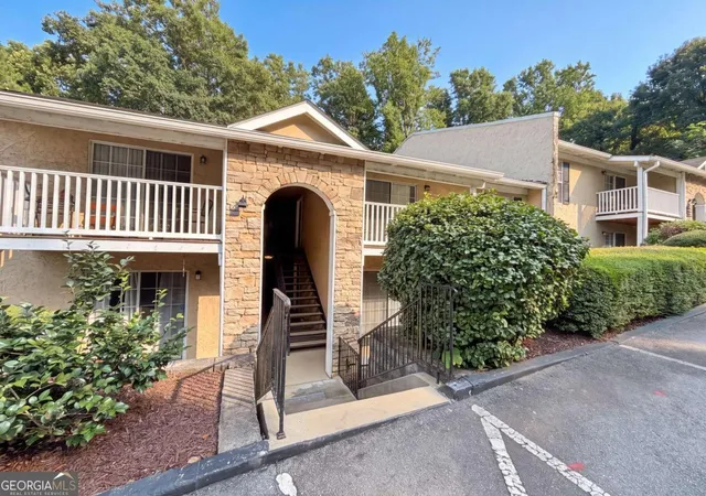 2nd image of 3175 Seven Pines Ct #204, Atlanta, GA 30339 | MLS# 10818535