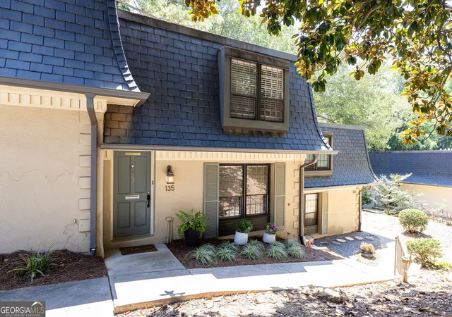 Photo 2 of Townhouse for sale at 135 Woodmere Sq Nw, Atlanta, GA 30327 | MLS# 10832309 | Listing updated on 2026-09-09
