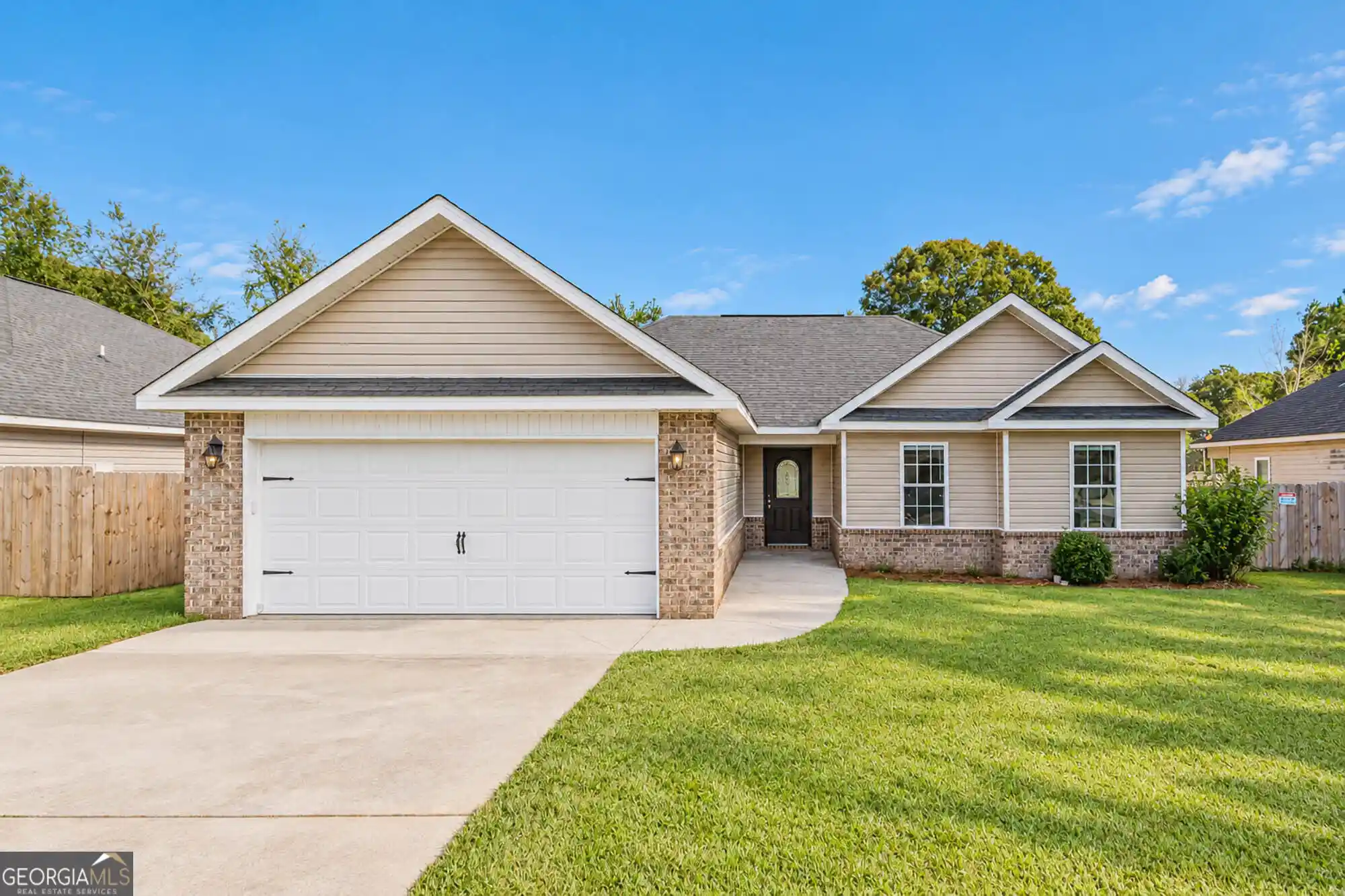 Photo 1 of Single family home for sale at 216 Laurel Woods Dr, Warner Robins, GA 31088 | MLS# 10870012 | Listing updated on 2026-10-22
