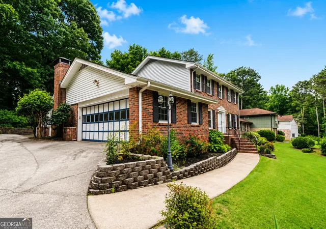 Photo 2 of Single family home for sale at 1683 Oak Ridge Cir Sw, Stone Mountain, GA 30087 | MLS# 10790097 | Listing updated on 2026-09-08